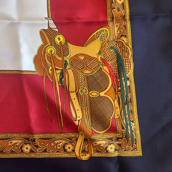 Gucci 1980โs saddle silk scarf in Navy/Red/white *vintage ๐ - Picture 6 of 9